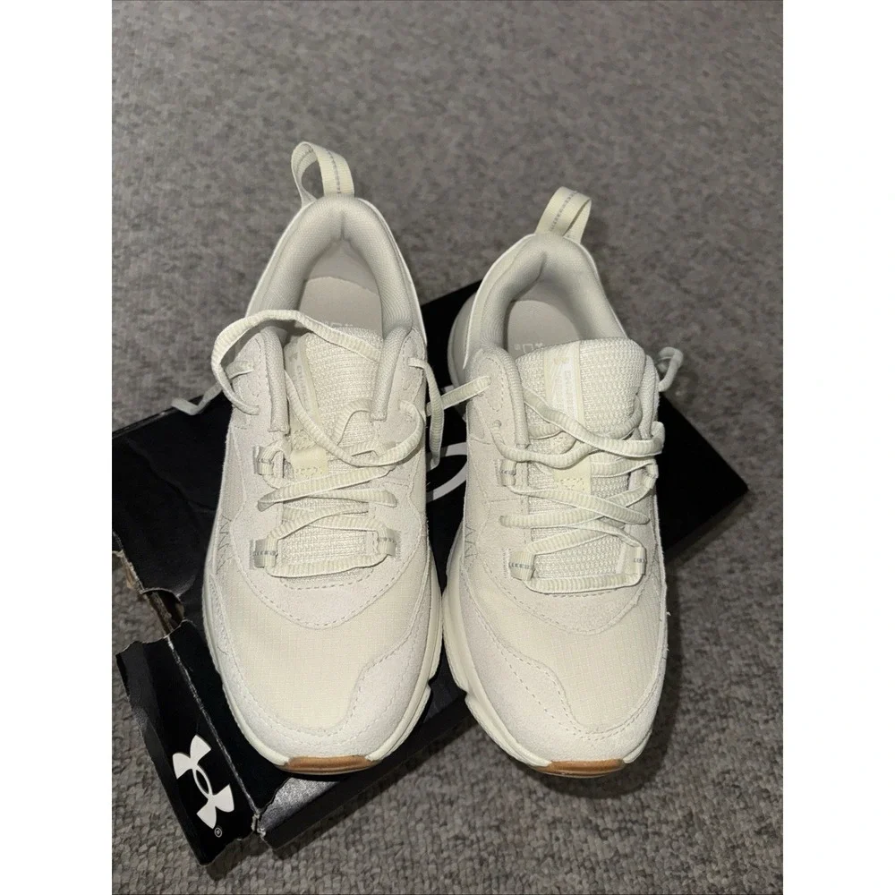 (W) UA Charged Verssert 2 Silt White 3027180-200 Size 6